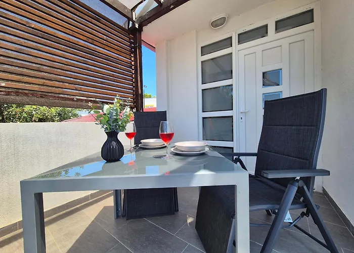 Renovated Apartments Skorin